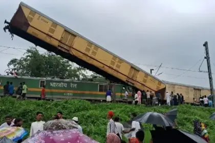 Choque de trenes en la India deja más de 15 muertos