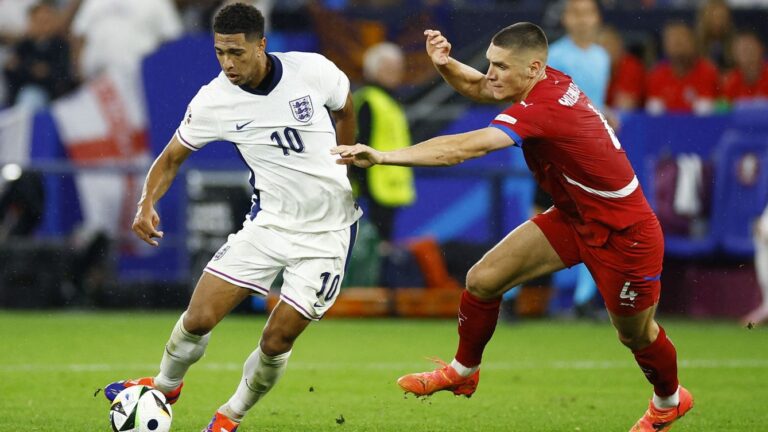 Inglaterra vence por un gol a Serbia en un ajustado partido