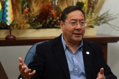 Presidente de Bolivia califica alzamiento militar como "autogolpe"