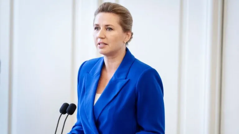 Primera ministra danesa, Mette Frederiksen, fue atacada en Copenhague