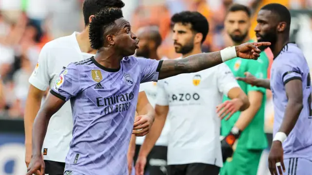 Tres aficionados del Valencia condenados por insultos racistas a Vinicius Jr Tres aficionados del Valencia condenados por insultos racistas a Vinicius Jr