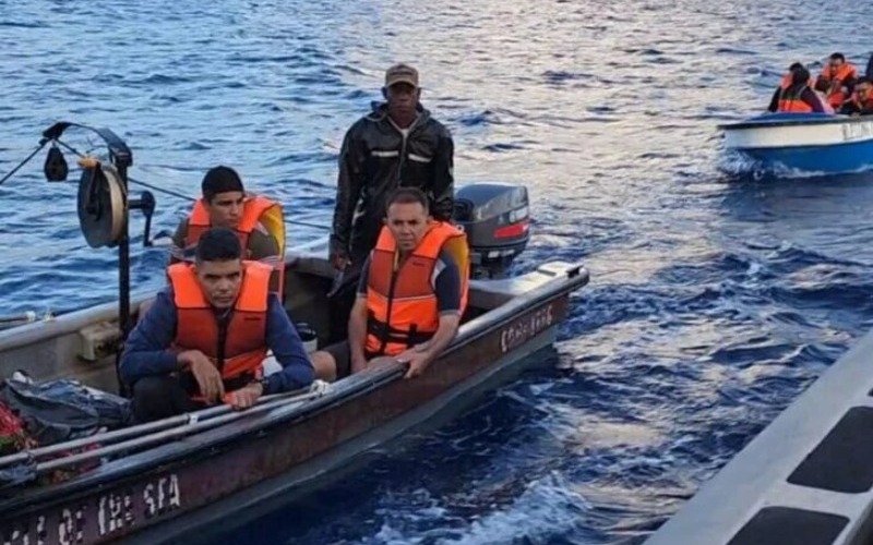 Armada de Colombia rescata 16 migrantes venezolanos en la Isla San Andrés Armada de Colombia rescata 16 migrantes venezolanos en la Isla San Andrés