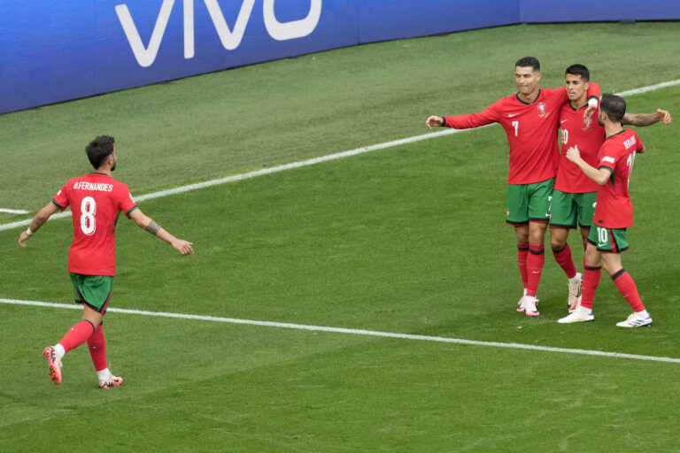 La portugal de CR7 se clasifica a 8vos tras vencer por tres goles a Turquía