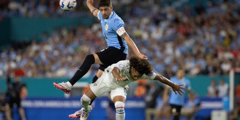 Uruguay se impone frente a Panamá 3 a 1