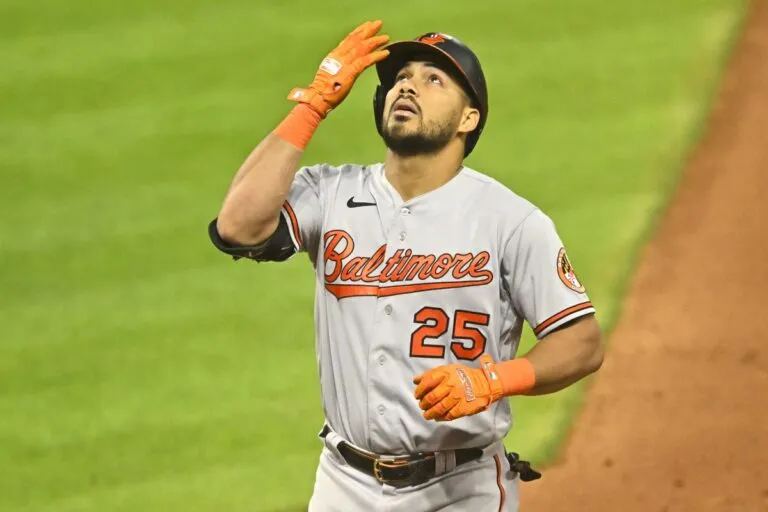 Santander marca un hito  con Orioles en casa de los Yankees