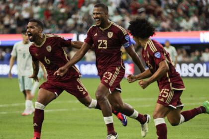 Venezuela golea 3 a 0 a Jamaica y se verá con Canadá en cuartos de final