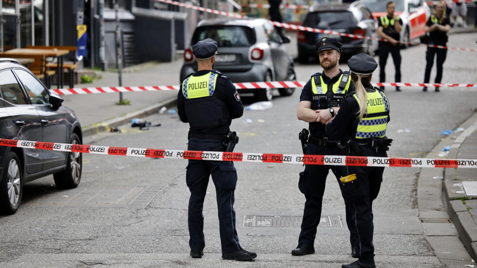 Policía alemana abate a hombre con un hacha antes de un partido de la Eurocopa
