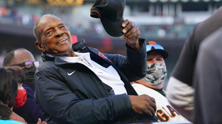 Willie Mays, leyenda del béisbol, fallece a los 93 años