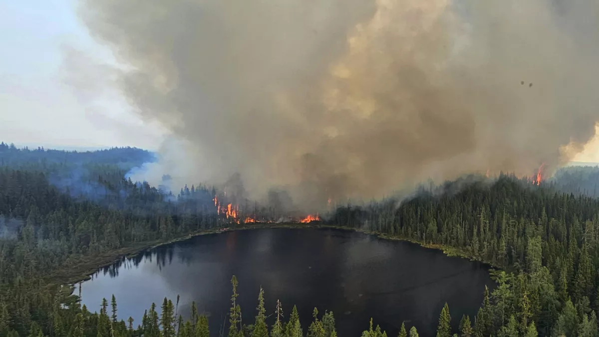 9.000 personas evacuadas en Canadá por incendio forestal 9.000 personas evacuadas en Canadá por incendio forestal