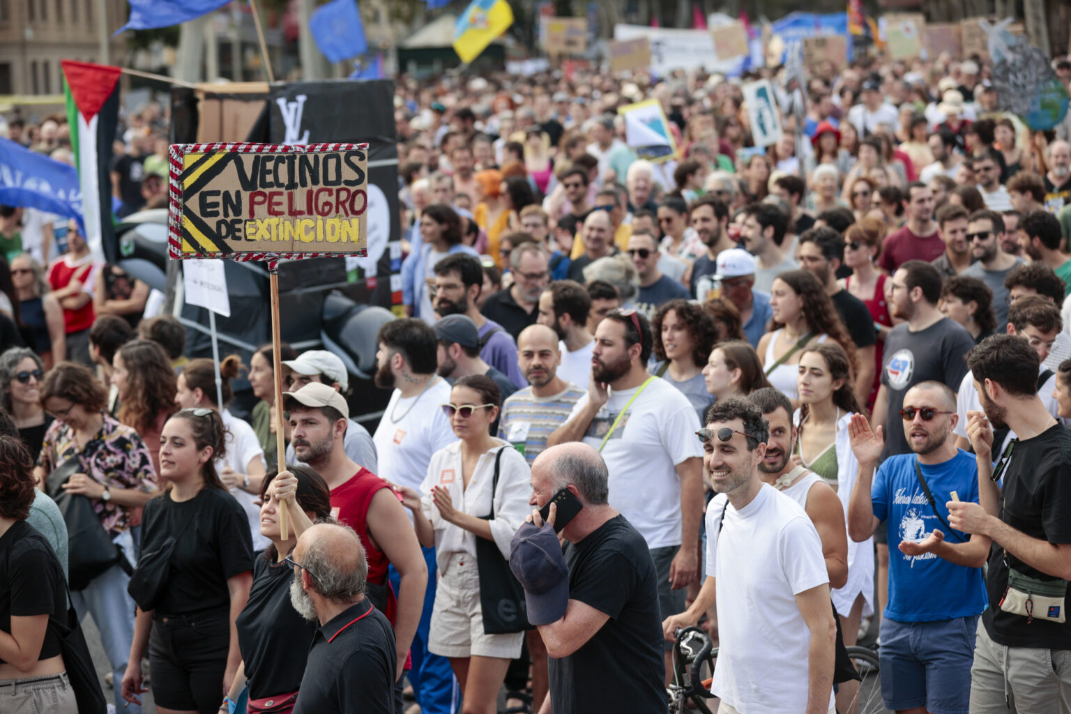 Barcelona: Ciudadanos protestan por el turismo masivo