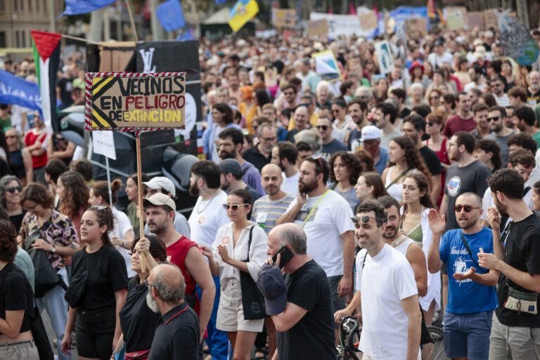 Barcelona: Ciudadanos protestan por el turismo masivo