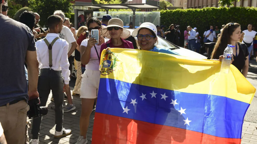 Venezolanos en Madrid madrugaron para votar en elecciones presidenciales