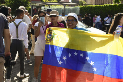 Venezolanos en Madrid madrugaron para votar en elecciones presidenciales