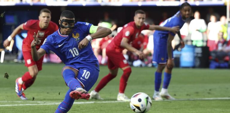 Francia se va a cuartos por un autogol de Bélgica