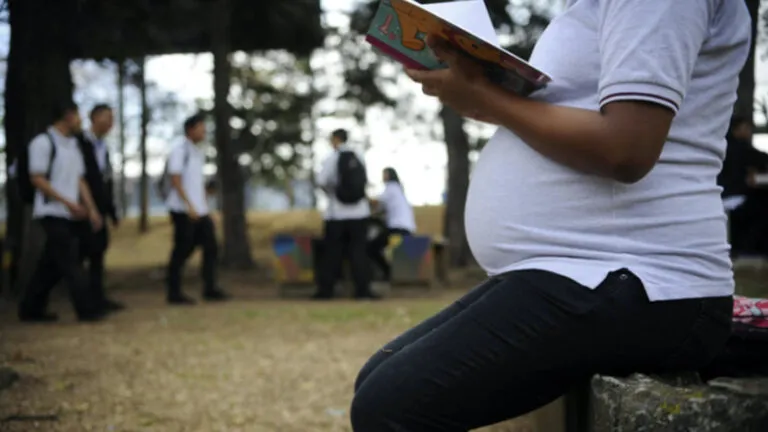 Venezuela lidera mayor tasa de embarazo en adolescentes de Sudamérica