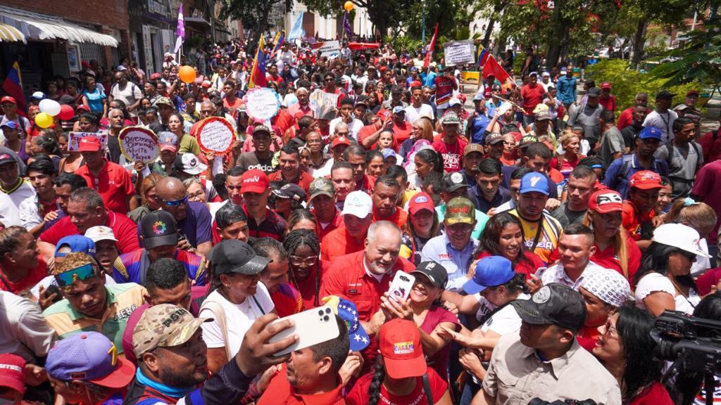 Comienza la campaña electoral en Venezuela: Oficialismo y oposición se movilizan por el país Comienza la campaña electoral en Venezuela: Oficialismo y oposición se movilizan por el país