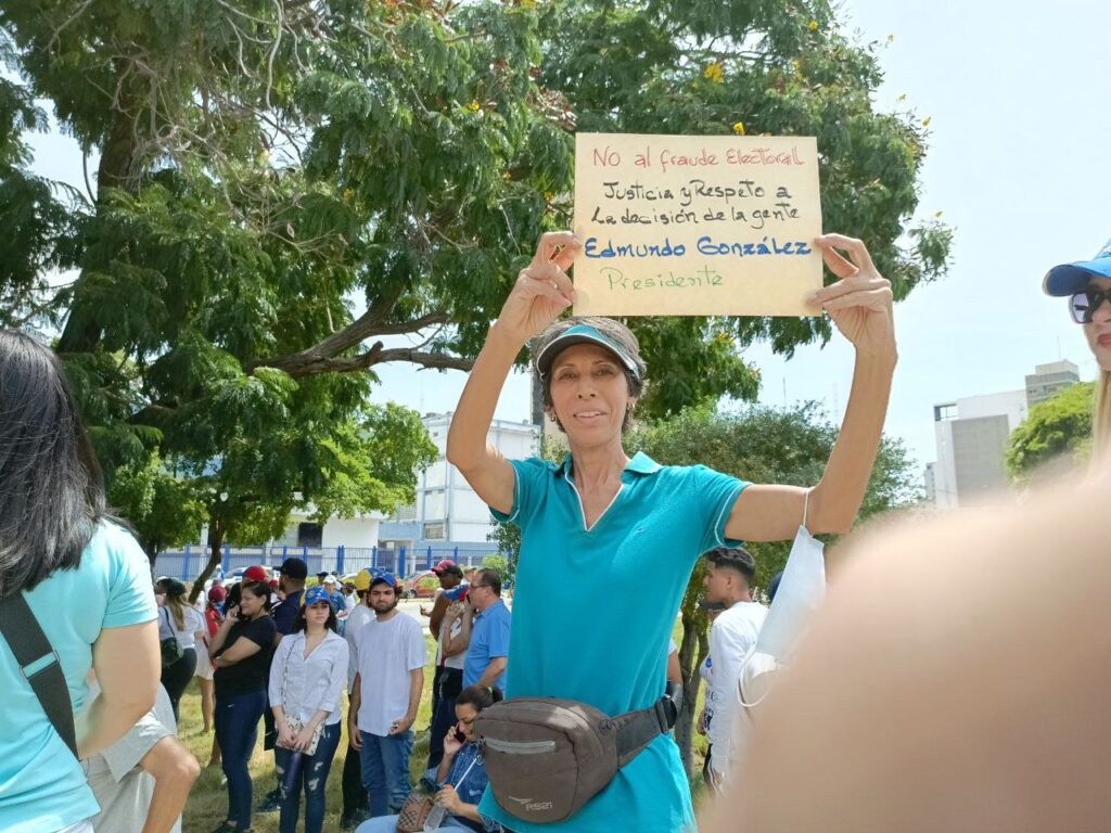 Marabinos se concentran en la Plaza de la República para exigir transparencia electoral Marabinos se concentran en la Plaza de la República para exigir transparencia electoral