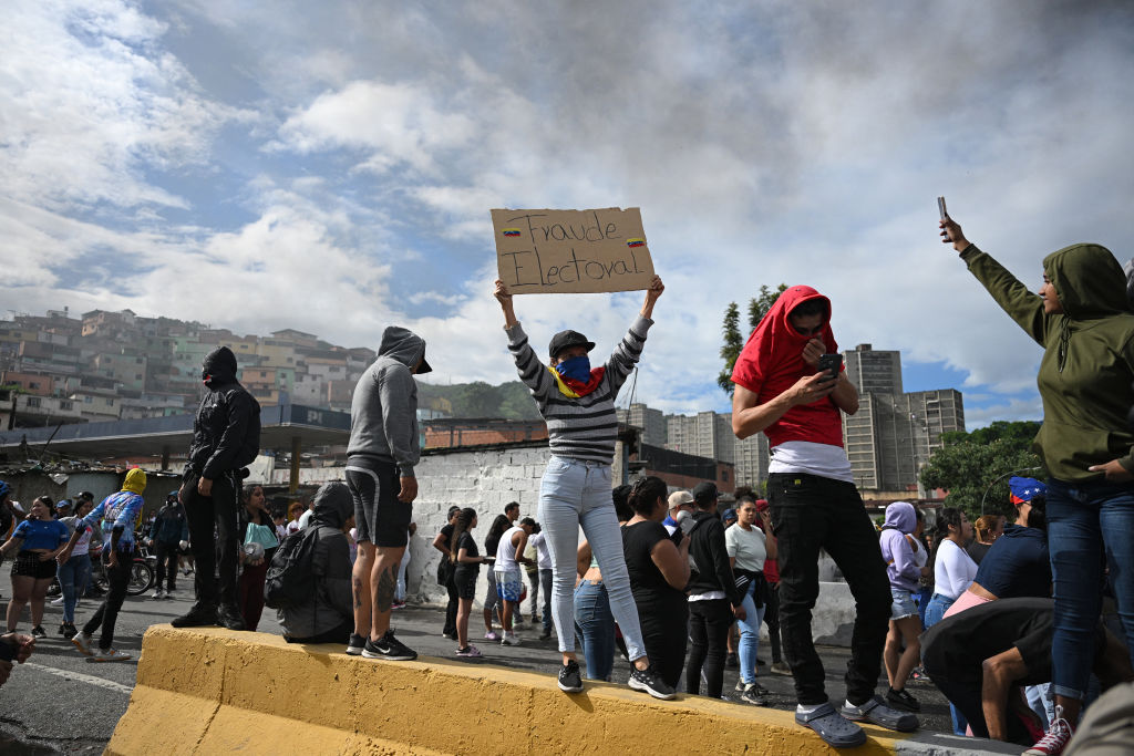 Venezolanos protestan por fraude electoral en varias partes del país Venezolanos protestan por fraude electoral en varias partes del país