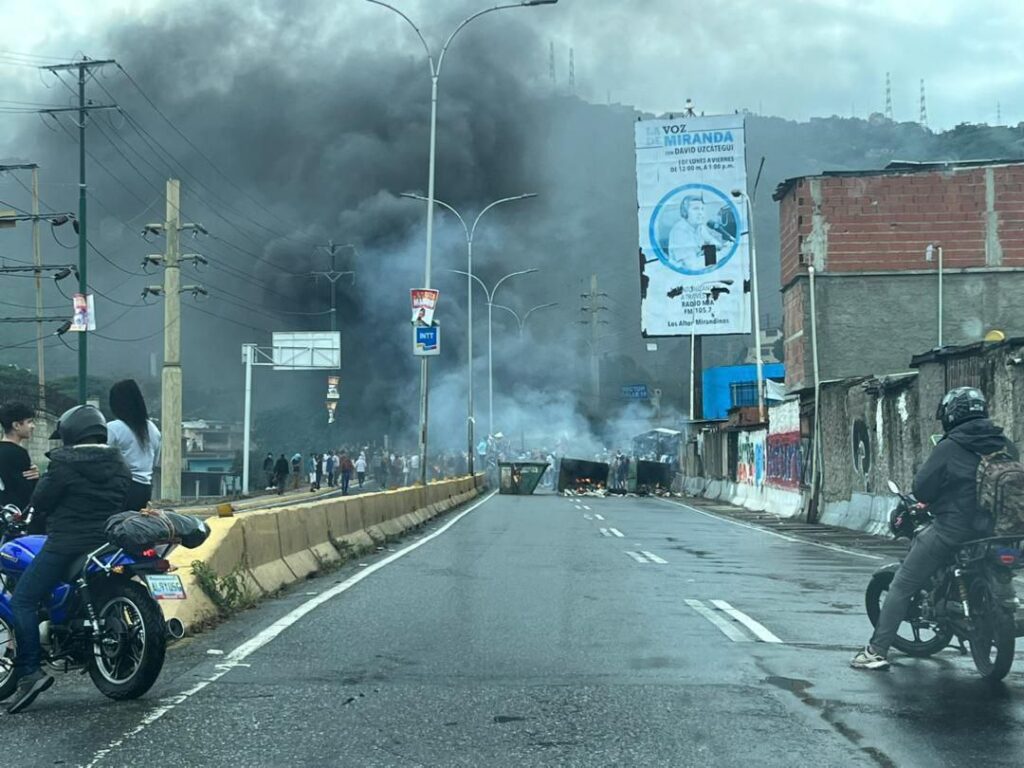 Venezolanos protestan por fraude electoral en varias partes del país Venezolanos protestan por fraude electoral en varias partes del país