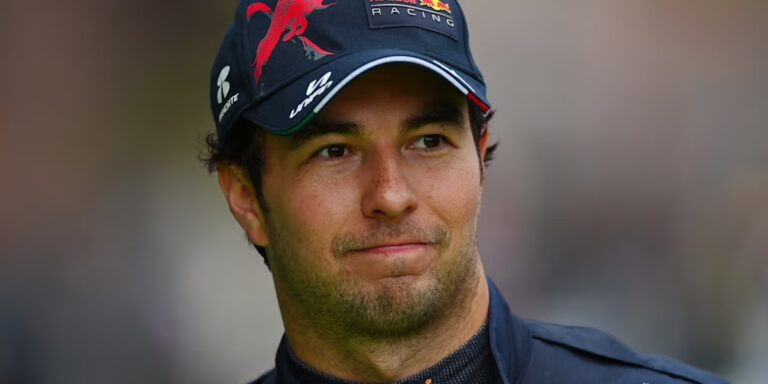 Checo Pérez pierde su auto en la FP1 a favor del novato Isack Hadjar