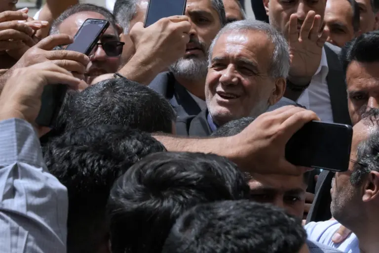 Masoud Pezeshkian, un reformista, gana la presidencia de Irán