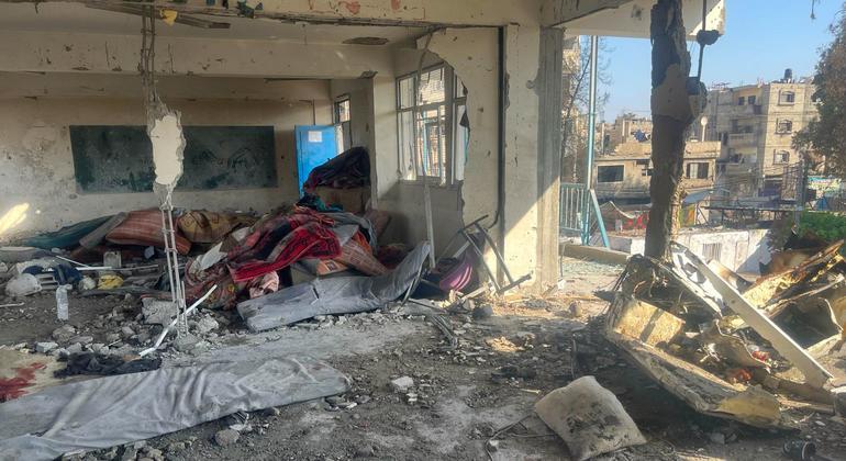 Ataque israelí mata a 16 personas en una escuela en Gaza