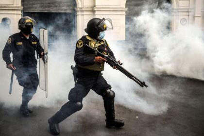 Perú investiga a 154 agentes por muertes y heridos en protestas