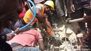 Mueren 21 personas en derrumbe de escuela en Nigeria