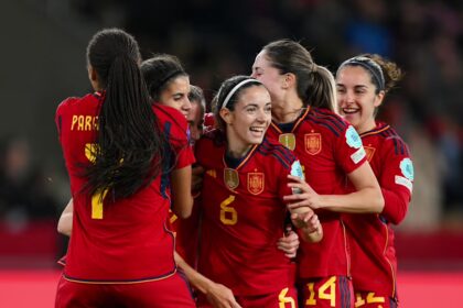 España remonta y vence a Japón 2-1 en su estreno olímpico