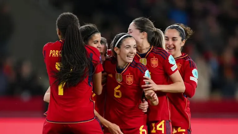 España remonta y vence a Japón 2-1 en su estreno olímpico