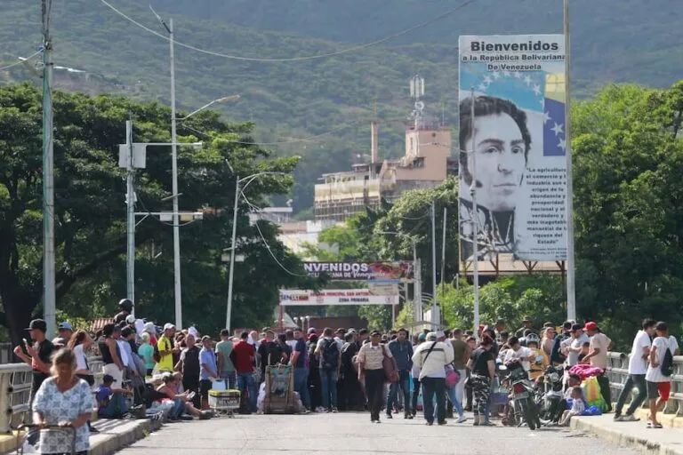 Más de 5.200 venezolanos viajaron a Venezuela desde Colombia para votar en elecciones