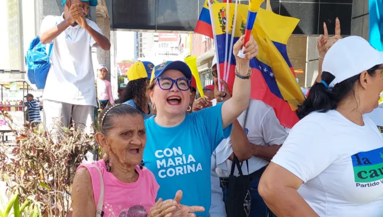 Los marabinos esperan la llegada de Edmundo González y María Corina Machado al Zulia