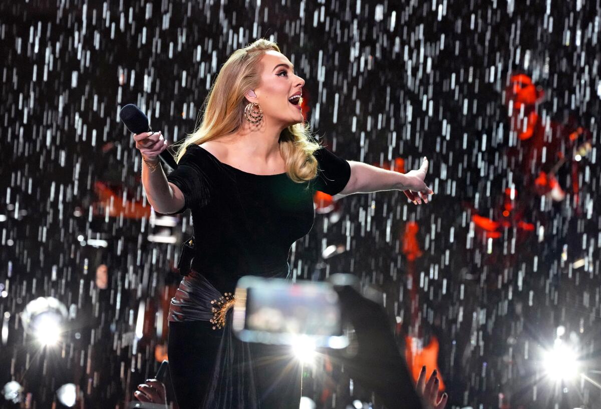 Adele anuncia una "pausa prolongada" en su carrera musical