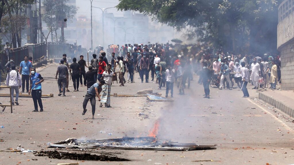 Bangladesh enfrenta un estallido de violencia por protestas estudiantiles