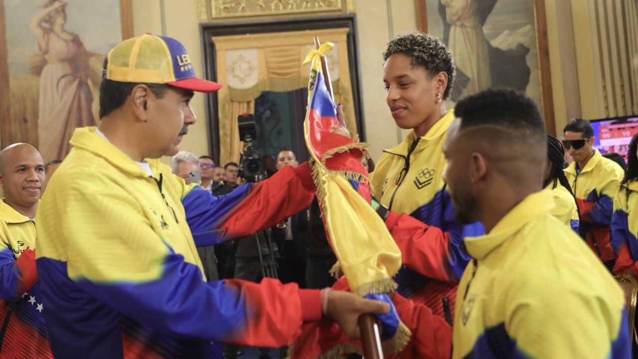 Maduro recibe a delegación venezolana que asistirá a los Juegos Olímpicos de París Maduro recibe a delegación venezolana que asistirá a los Juegos Olímpicos de París