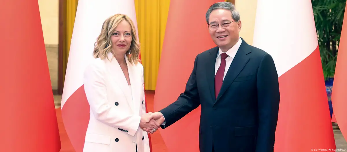 Meloni elogia a China como "socio de diálogo" en su primera visita oficial Georgia Meloni y Xi Jinping