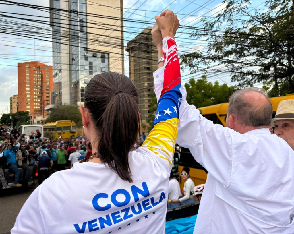 Emergencia médica interrumpe masiva concentración de Edmundo González y María Corina