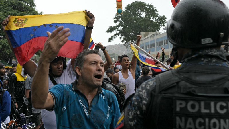 Venezolanos protestan por fraude electoral en varias partes del país Venezolanos protestan por fraude electoral en varias partes del país