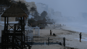 Huracán Beryl avanza por Yucatán, no se reportan daños en Quintana Roo