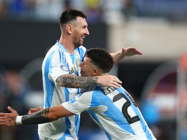 Argentina goleó 2-0 a Canadá y avanzó a la final de la Copa América