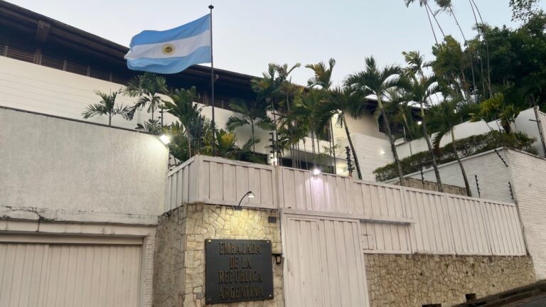 Hackean cuenta bancaria de la embajada de Argentina en Venezuela