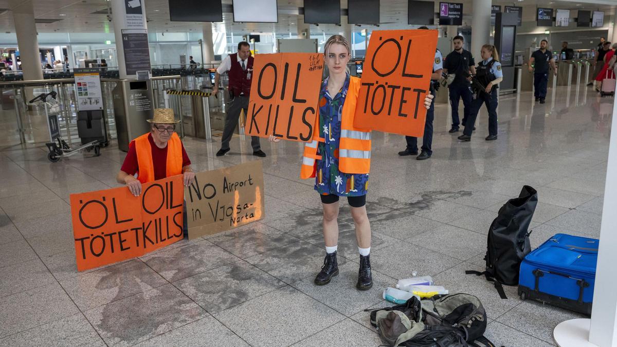 Activistas paralizan aeropuertos alemanes en protesta por el cambio climático
