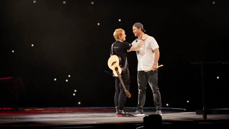 Chris Hemsworth sorprende como baterista de Ed Sheeran en concierto