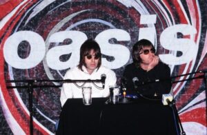 La banda británica Oasis confirma su regreso con una gira de reunión en 2025