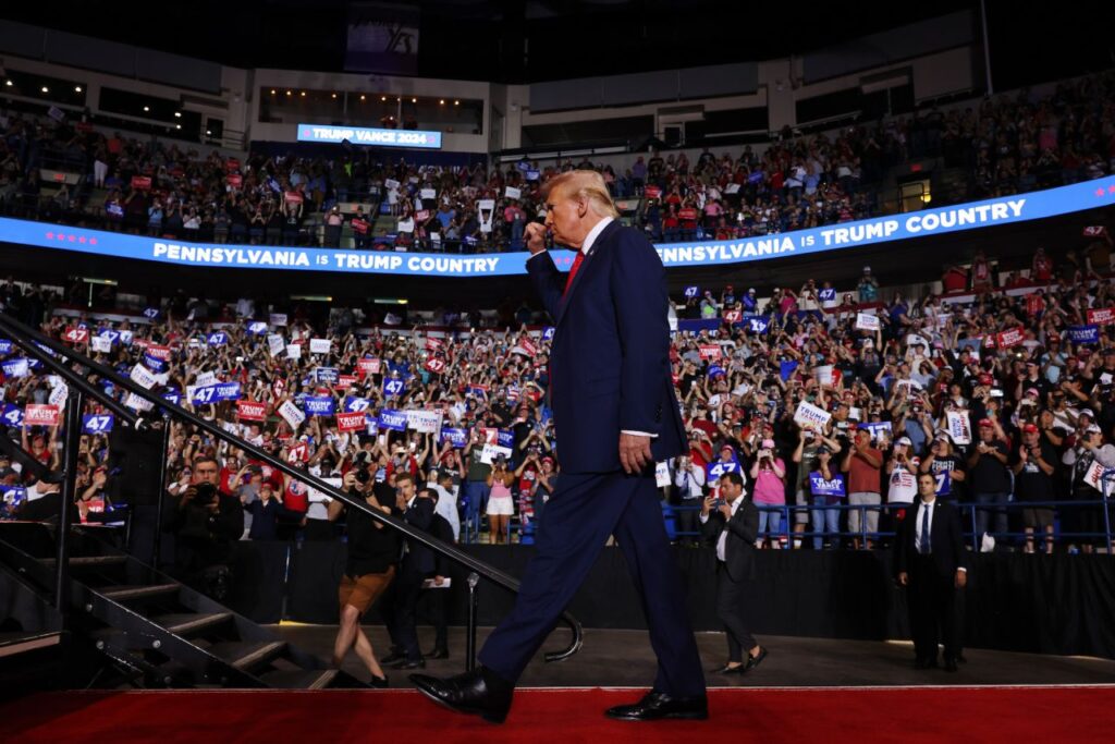Trump invita a un venezolano a opinar sobre el comunismo durante un mitin en Wilkes-Barre Trump invita a un venezolano a opinar sobre el comunismo durante un mitin en Wilkes-Barre