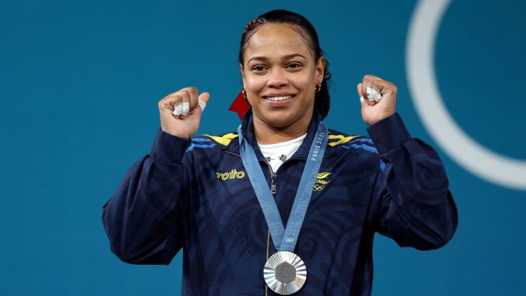 Colombia brilla en París: Tres medallas de plata en halterofilia