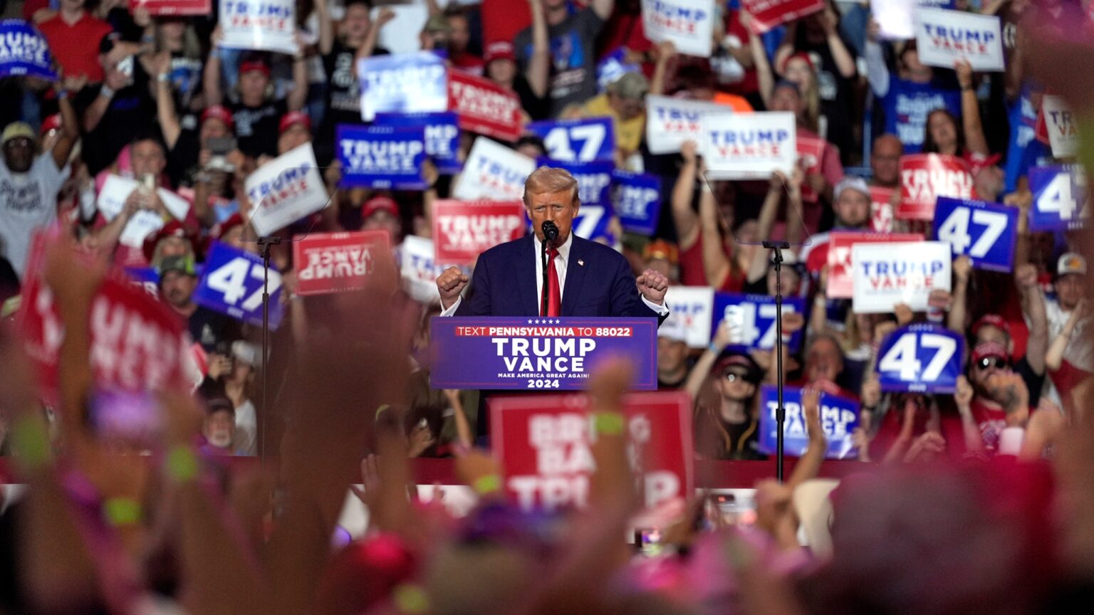 Trump invita a un venezolano a opinar sobre el comunismo durante un mitin en Wilkes-Barre Trump invita a un venezolano a opinar sobre el comunismo durante un mitin en Wilkes-Barre