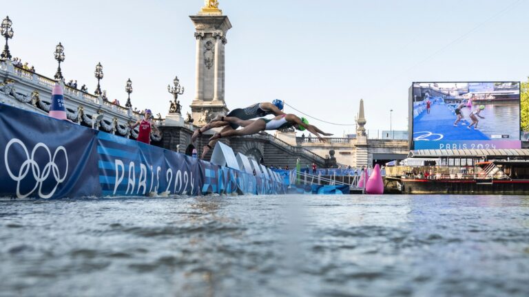 Triatlón olímpico en el Sena: Desafío superado pese a preocupaciones ambientales