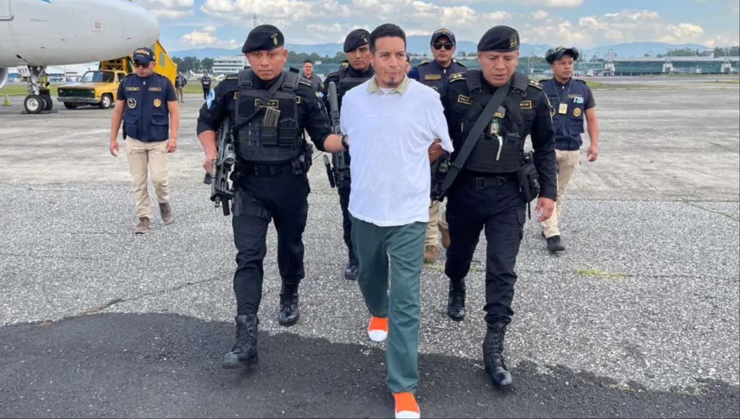 Estados Unidos deporta a Guatemala a exsubinspector de la PNC acusado de asesinato Estados Unidos deporta a Guatemala a exsubinspector de la PNC acusado de asesinato