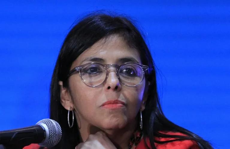 Delcy Rodríguez arremete contra María Corina Machado: “No les importa el pueblo”